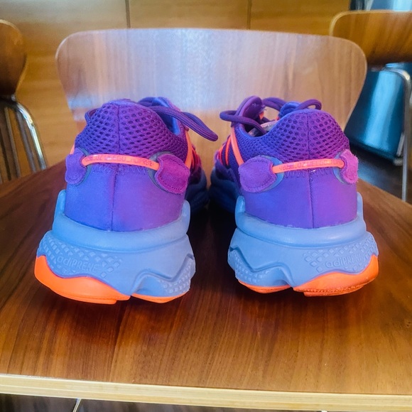 Adidas sneakers-size 8 - Picture 2 of 7